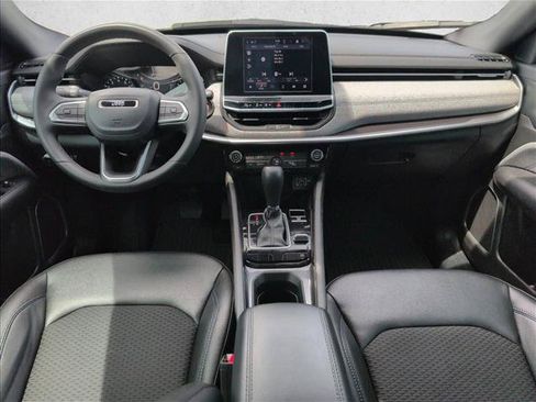 Used 2025 Jeep Compass Latitude AWD/4WD image 27