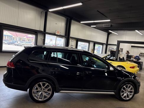 Used 2018 Volkswagen Golf Alltrack SEL AWD/4WD image 11