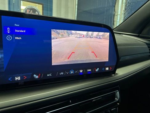 Used 2025 Chevrolet Traverse LT w/ Sun and Wheel Package image 19