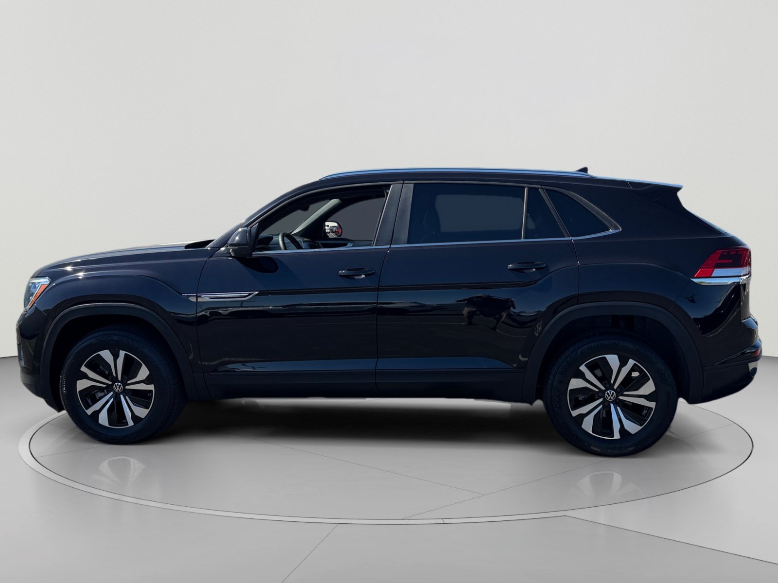 Certified 2024 Volkswagen Atlas Cross Sport SE FWD image 2