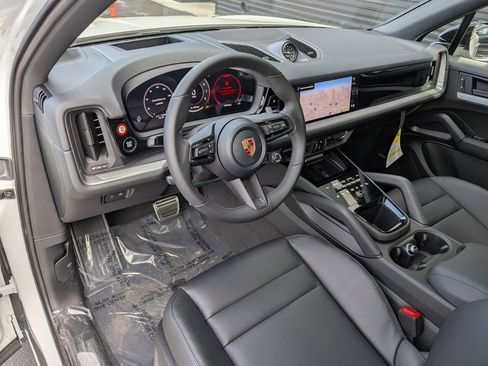New 2026 Porsche Cayenne S image 4