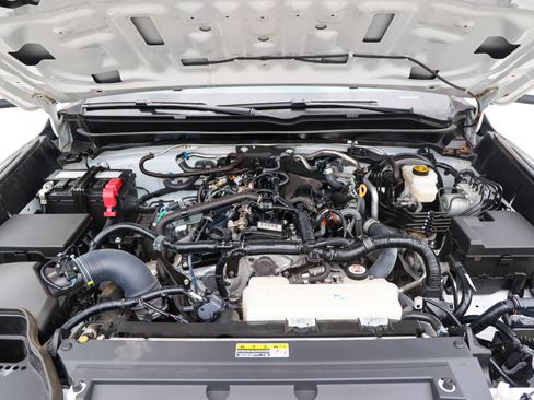 Certified 2024 Toyota Tacoma SR5 AWD/4WD image 16