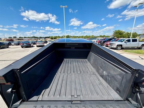 Used 2025 Tesla Cybertruck AWD Crew Cab image 21