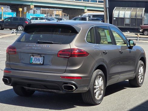 Used 2016 Porsche Cayenne AWD/4WD image 7