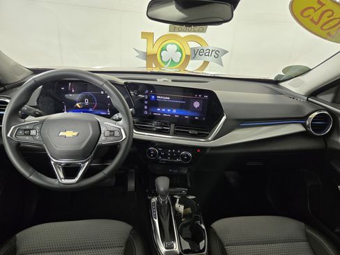Certified 2025 Chevrolet Trax LT w/ LT Convenience Package FWD image 13