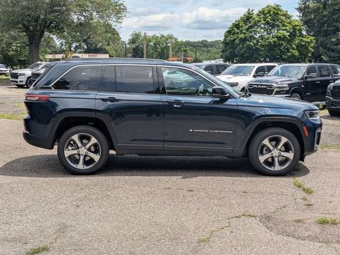 New 2026 Jeep Grand Cherokee Limited AWD/4WD image 2