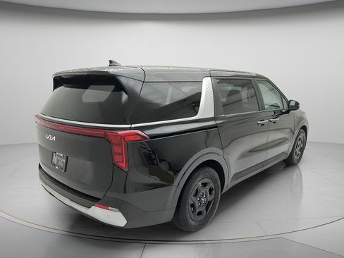 Used 2025 Kia Carnival FWD image 5