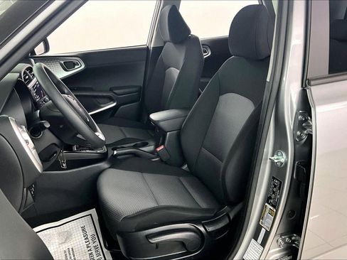 Used 2025 Kia Soul LX FWD image 20