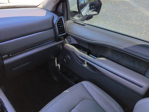 Used 2020 Ford Expedition Limited RWD image 17