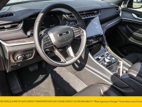 New 2025 Jeep Grand Cherokee Limited w/ Black Appearance Package image 4