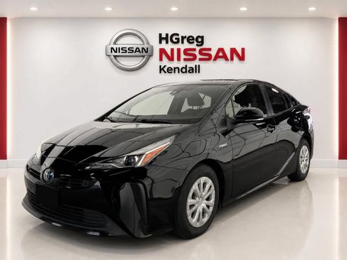 Used 2021 Toyota Prius LE FWD image 3