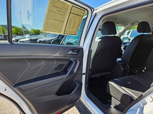 Used 2024 Volkswagen Tiguan SE image 21