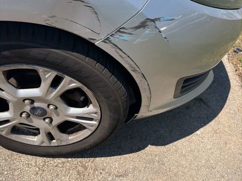 Used 2014 Ford Fiesta SE image 7