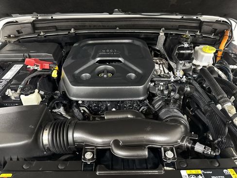 Used 2023 Jeep Wrangler Unlimited Sahara AWD/4WD image 25