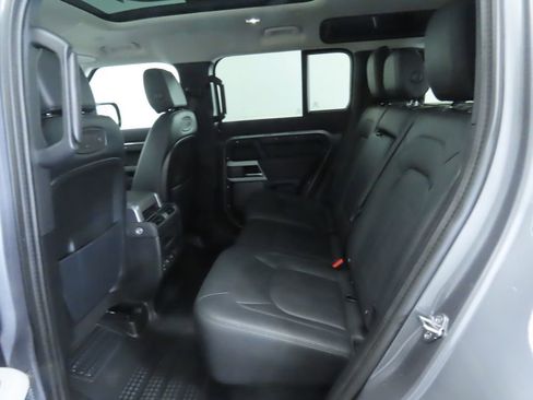 Used 2022 Land Rover Defender 110 SE image 21