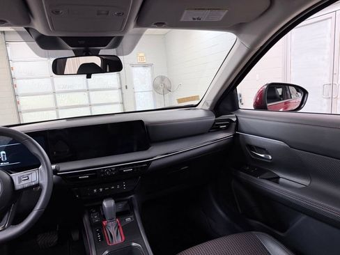 Used 2025 Nissan Kicks SR AWD/4WD image 27