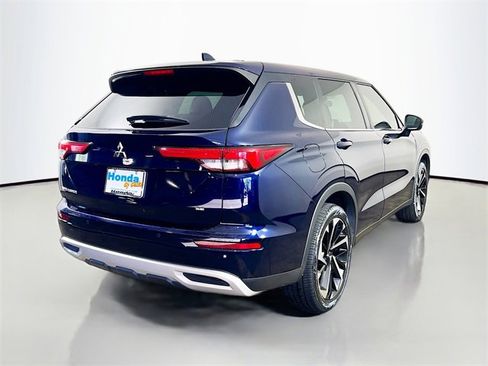 Used 2022 Mitsubishi Outlander SE image 8