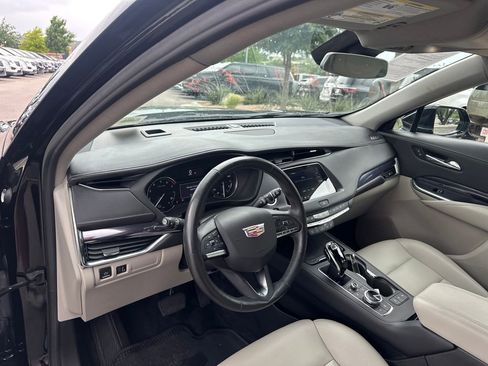 Used 2023 Cadillac XT4 Luxury w/ Cold Weather Package AWD/4WD image 25