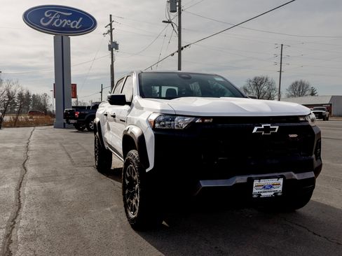 Used 2023 Chevrolet Colorado Trail Boss w/ Technology Package image 9