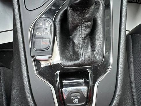 Used 2019 Jeep Cherokee Limited AWD/4WD image 25