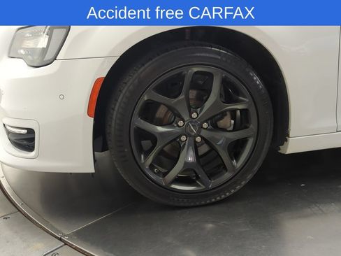 Used 2022 Chrysler 300 Touring L RWD image 3
