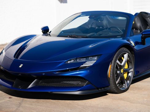 Used 2025 Ferrari SF90 Spider image 21
