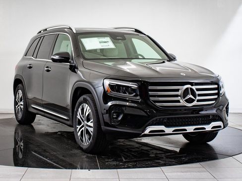 Used 2025 Mercedes-Benz GLB 250 4MATIC image 12