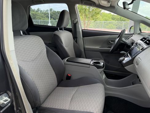 Used 2017 Toyota Prius V Three FWD image 27