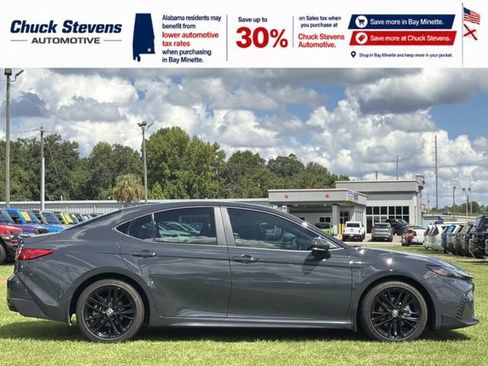 Used 2025 Toyota Camry SE FWD image 4