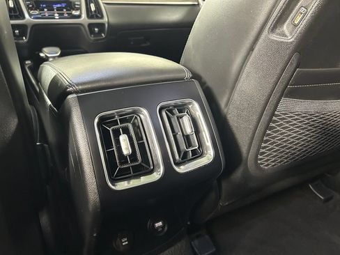 Used 2023 Kia Sorento S w/ Panoramic Sunroof Package AWD/4WD image 12