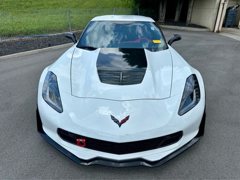 Used 2016 Chevrolet Corvette Z06 w/ 3LZ Preferred Equipment Group RWD image 2