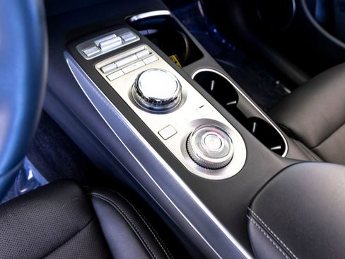 Used 2023 Genesis GV70 2.5T w/ Select Package image 18