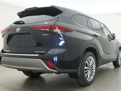 New 2026 Toyota Highlander Platinum image 24