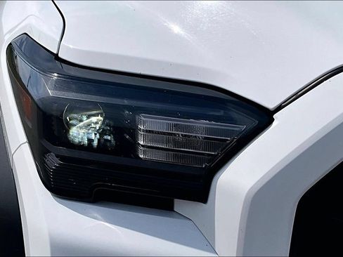 Used 2025 Toyota 4Runner SR5 AWD/4WD image 28