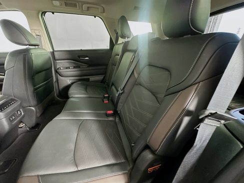 Used 2023 Nissan Pathfinder Platinum w/ Cargo Package AWD/4WD image 25