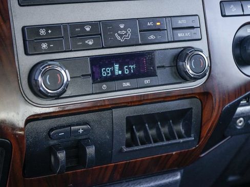 Used 2012 Ford F350 Lariat w/ Chrome Pkg image 28