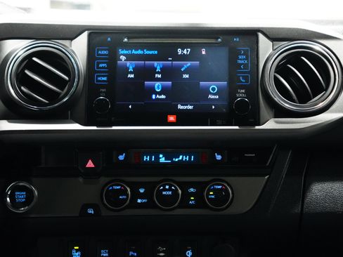 Used 2016 Toyota Tacoma TRD Off-Road image 17