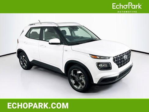 Used 2025 Hyundai Venue SEL FWD image 1