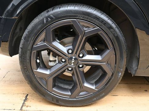 Used 2023 Kia Niro SX Touring FWD image 13