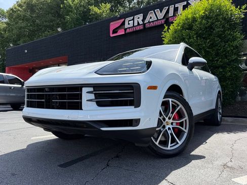 Used 2024 Porsche Cayenne S AWD/4WD image 2
