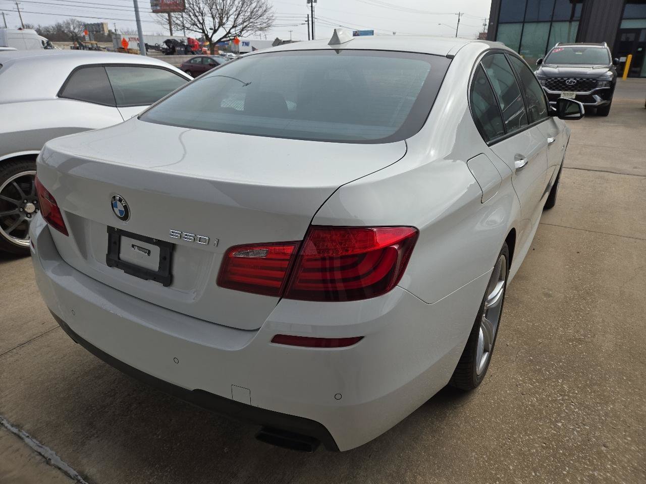 Used 2011 BMW 550i Sedan RWD image 4