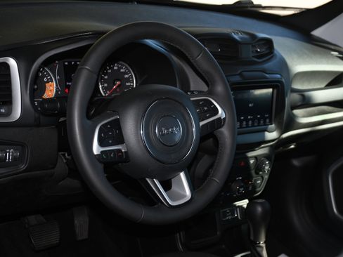 Used 2019 Jeep Renegade Latitude w/ Safety & Security Group II image 8