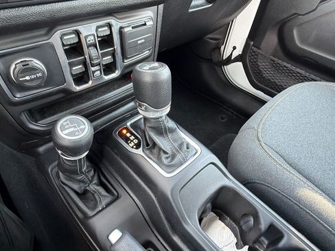 Used 2025 Jeep Wrangler Unlimited Sport AWD/4WD image 31