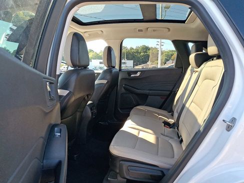 Used 2022 Ford Escape Titanium w/ Class II Trailer Tow Package image 10