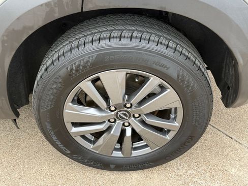 Used 2025 Nissan Pathfinder SV image 32