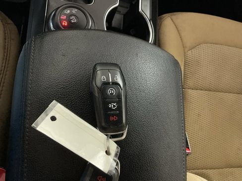 Used 2017 Ford Explorer XLT w/ Equipment Group 201A AWD/4WD image 39
