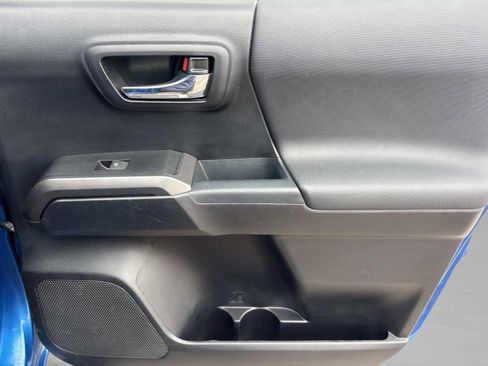 Used 2018 Toyota Tacoma TRD Off-Road image 19