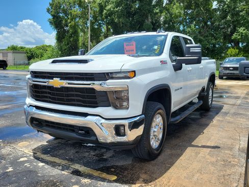 Used 2025 Chevrolet Silverado 2500 LT w/ Leather Package AWD/4WD image 3