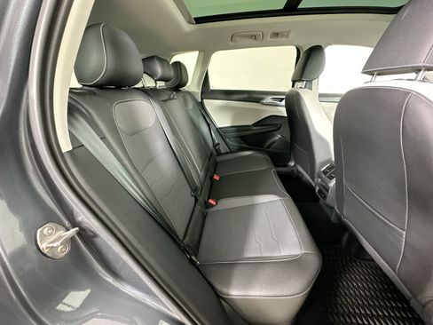 Used 2025 Volkswagen Taos SE w/ Panoramic Sunroof Package AWD/4WD image 39