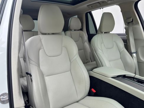 Used 2024 Volvo XC90 T8 Ultimate w/ Lounge Package image 39